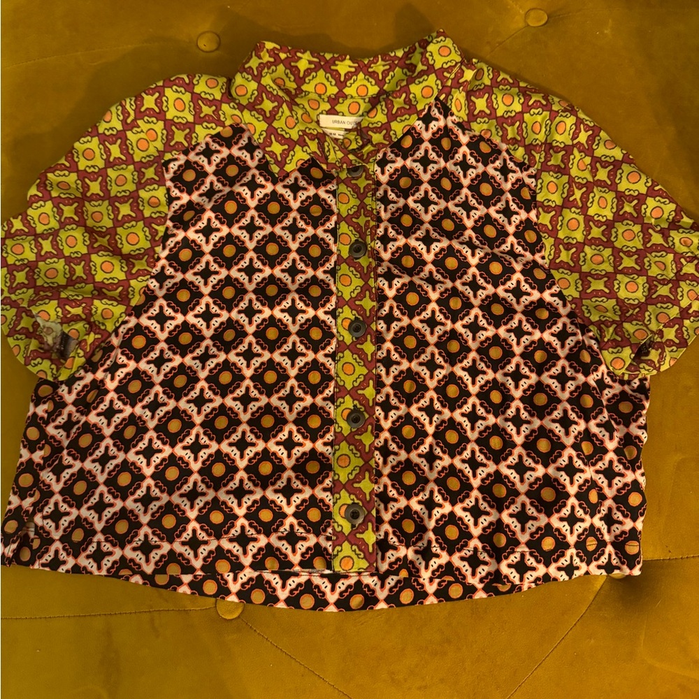 Urban Outfitters Buttoned T-shirt Size M